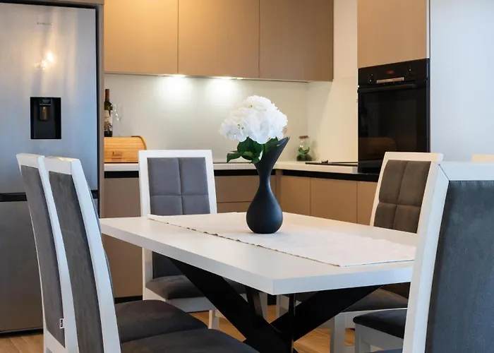 Summer アパート トロギール